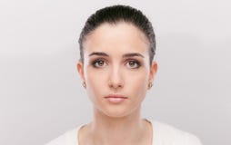 Mooie peinzende vrouw stock fotografie Mooie peinzende vrouw stock fotografie