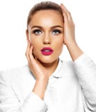 Mooie sexy modieuze model met heldere make-up royalty-vrije stock fotografie Mooie sexy modieuze model met heldere make-up royalty-vrije stock fotografie