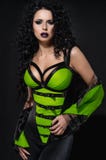 Mooie vrouw in heldere kleding stock foto Mooie vrouw in heldere kleding stock foto