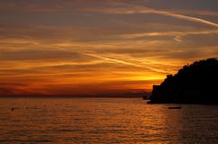 Mooie zonsondergang in Triëst, Italië stock afbeelding Mooie zonsondergang in Triëst, Italië stock afbeelding