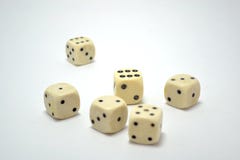 Morceaux de matrices jetées sur le fond blanc photographie stock Morceaux de matrices jetées sur le fond blanc photographie stock