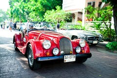 Morgan plus 8 sur le défilé de véhicule de cru image libre de droits Morgan plus 8 sur le défilé de véhicule de cru image libre de droits