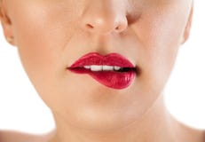 Morso della donna le sue labbra, labbra seducenti fotografia stock libera da diritti Morso della donna le sue labbra, labbra seducenti fotografia stock libera da diritti