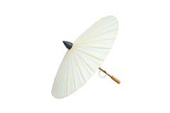 Morwa papierowy parasol z bambusową rękojeścią odizolowywającą na białym tle obraz stock Morwa papierowy parasol z bambusową rękojeścią odizolowywającą na białym tle obraz stock
