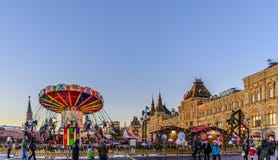 Mosca, Russia Natale e nuovo anno Il quadrato rosso Vista del carosello Gomma-giusto e del nuovo anno della GOMMA, immagini stock Mosca, Russia Natale e nuovo anno Il quadrato rosso Vista del carosello Gomma-giusto e del nuovo anno della GOMMA, immagini stock