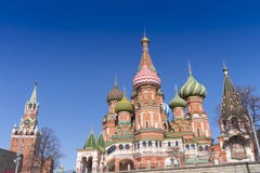 Mosca, Russia, st Basil& x27; cattedrale di s e pareti e torre di Cremlino Fotografie Stock Libere da Diritti Mosca, Russia, st Basil& x27; cattedrale di s e pareti e torre di Cremlino Fotografie Stock Libere da Diritti