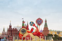 MOSCOU, RUSSIE - 28 SEPTEMBRE 2017 : Observez le compte à rebours avant le début de la coupe du monde de la FIFA 2018 à la place photo stock MOSCOU, RUSSIE - 28 SEPTEMBRE 2017 : Observez le compte à rebours avant le début de la coupe du monde de la FIFA 2018 à la place photo stock