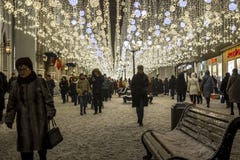 Moscou, Rússia - 2 de janeiro 2019 Celebrações maciças do Natal em um quadrado de Lubyanka imagem de stock Moscou, Rússia - 2 de janeiro 2019 Celebrações maciças do Natal em um quadrado de Lubyanka imagem de stock