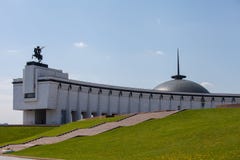 Moscou/Rússia - 17 de maio de 2012: uma grande construção na montanha da adoração foto de stock Moscou/Rússia - 17 de maio de 2012: uma grande construção na montanha da adoração foto de stock