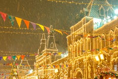Moscou, Rússia, o 4 de dezembro de 2018: Moscou decorou por feriados do ano novo e do Natal GOMA justa no quadrado vermelho imagem de stock royalty free Moscou, Rússia, o 4 de dezembro de 2018: Moscou decorou por feriados do ano novo e do Natal GOMA justa no quadrado vermelho imagem de stock royalty free