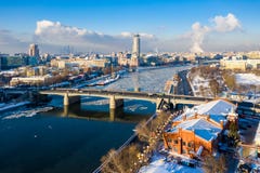 Winter view of Moskva river, Novospasskiy Bridge, and skyscrapers on a sunny morning. Ice floes, blocks of ice, snow on roofs. royalty free stock image Winter view of Moskva river, Novospasskiy Bridge, and skyscrapers on a sunny morning. Ice floes, blocks of ice, snow on roofs. royalty free stock image