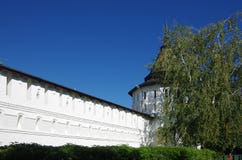 MOSCÚ, RUSIA - 21 de septiembre de 2015: Monasterio del St Daniel en el MOS fotos de archivo MOSCÚ, RUSIA - 21 de septiembre de 2015: Monasterio del St Daniel en el MOS fotos de archivo