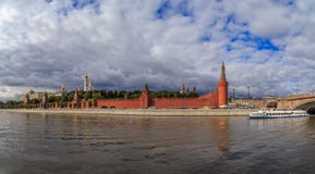 Moskau der Kreml, Ansicht vom Fluss stockfotografie Moskau der Kreml, Ansicht vom Fluss stockfotografie