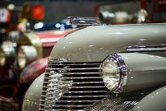 MOSKVA - MARS 09, 2018: Cadillac Fleetwood cabriolet 1940 på arkivbilder MOSKVA - MARS 09, 2018: Cadillac Fleetwood cabriolet 1940 på arkivbilder