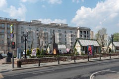 Moskva Ryssland - April 27, 2019: Vårmässa på den Tverskoy boulevarden arkivfoton Moskva Ryssland - April 27, 2019: Vårmässa på den Tverskoy boulevarden arkivfoton