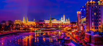 Moskwa Kremlin w zima wieczór Zdjęcie Stock Moskwa Kremlin w zima wieczór Zdjęcie Stock