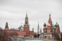 Moskwa Rosja, Grudzień, - 10 2018: widok Moskwa Kremlin i St basila katedra fotografia royalty free Moskwa Rosja, Grudzień, - 10 2018: widok Moskwa Kremlin i St basila katedra fotografia royalty free