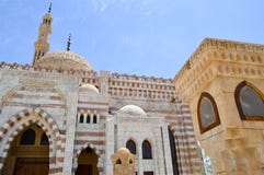 Mosquée islamique musulmane de la brique blanche pour la collection de musulmans pour la prière générale, une structure architect photo stock Mosquée islamique musulmane de la brique blanche pour la collection de musulmans pour la prière générale, une structure architect photo stock