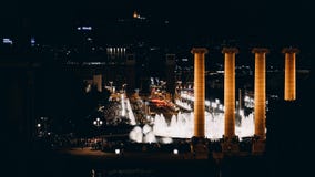 A mostra da noite de fontes do canto Barcelona spain imagens de stock royalty free A mostra da noite de fontes do canto Barcelona spain imagens de stock royalty free