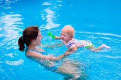 Mother and baby in a swimming pool royalty free stock photography Mother and baby in a swimming pool royalty free stock photography