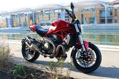 Motocicleta vermelha do esporte Foto de Stock Royalty Free Motocicleta vermelha do esporte Foto de Stock Royalty Free