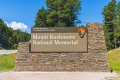 Mount Rushmore nationell minnesmärke, South Dakota, USA 07-28-17: mo royaltyfri bild Mount Rushmore nationell minnesmärke, South Dakota, USA 07-28-17: mo royaltyfri bild
