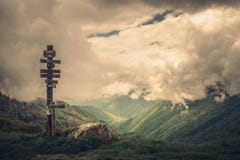 Mountain col de la core nuageuse photo stock Mountain col de la core nuageuse photo stock