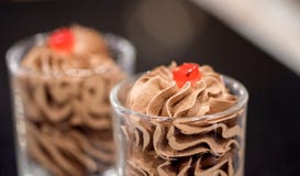 Mousse de chocolat sur la table image stock Mousse de chocolat sur la table image stock