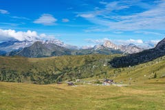 Moutnain de las dolomías de Italia - Passo di Giau en el Tyrol del sur imágenes de archivo libres de regalías Moutnain de las dolomías de Italia - Passo di Giau en el Tyrol del sur imágenes de archivo libres de regalías