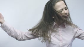 A moça é cansado da dança video estoque A moça é cansado da dança video estoque