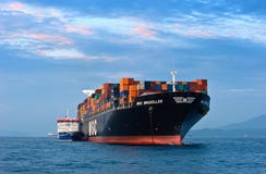 Msc Βρυξέλλες σκαφών εμπορευματοκιβωτίων Zaliv Αμερική βυτιοφόρων Bunkering Κόλπος Nakhodka Ανατολική (Ιαπωνία) θάλασσα 05 08 201 στοκ φωτογραφία Msc Βρυξέλλες σκαφών εμπορευματοκιβωτίων Zaliv Αμερική βυτιοφόρων Bunkering Κόλπος Nakhodka Ανατολική (Ιαπωνία) θάλασσα 05 08 201 στοκ φωτογραφία