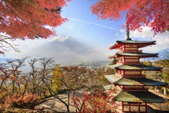 Mt Fuji z spadków kolorami w Japan fotografia stock Mt Fuji z spadków kolorami w Japan fotografia stock