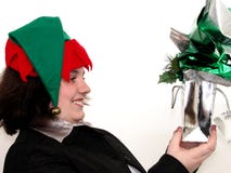 Muchacha adolescente del día de fiesta con el regalo de la Navidad imagen de archivo libre de regalías Muchacha adolescente del día de fiesta con el regalo de la Navidad imagen de archivo libre de regalías