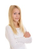 Muchacha rubia agradable con los brazos cruzados imagen de archivo libre de regalías Muchacha rubia agradable con los brazos cruzados imagen de archivo libre de regalías