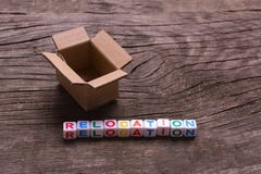 Mudanza a otra oficina o casa Relocalización de la palabra Imágenes de archivo libres de regalías Mudanza a otra oficina o casa Relocalización de la palabra Imágenes de archivo libres de regalías