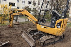 Muensingen, Швейцария 15 4 2019 экскаваторов в suburbian области стоковые фото Muensingen, Швейцария 15 4 2019 экскаваторов в suburbian области стоковые фото