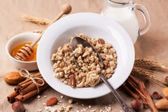 Muesli avec du lait et le miel Photos stock Muesli avec du lait et le miel Photos stock