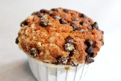 Muffin τσιπ σοκολάτας ανθυγειινή κινηματογράφηση σε πρώτο πλάνο τροφίμων Στοκ φωτογραφία με δικαίωμα ελεύθερης χρήσης Muffin τσιπ σοκολάτας ανθυγειινή κινηματογράφηση σε πρώτο πλάνο τροφίμων Στοκ φωτογραφία με δικαίωμα ελεύθερης χρήσης