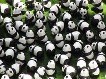 Muitos modelos da panda na exposição, verão 2018 foto de stock royalty free Muitos modelos da panda na exposição, verão 2018 foto de stock royalty free