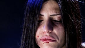 Mujer de la violencia en el hogar batida por el marido metrajes Mujer de la violencia en el hogar batida por el marido metrajes