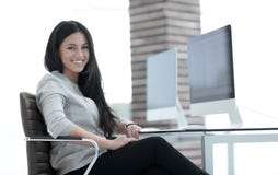 Mujer de negocios moderna en la oficina Imagenes de archivo Mujer de negocios moderna en la oficina Imagenes de archivo