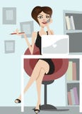 Mujer de negocios que habla en el teléfono libre illustration Mujer de negocios que habla en el teléfono libre illustration