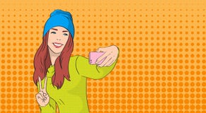 Mujer en la muchacha del sombrero que toma la foto de Selfie en el estallido elegante Art Retro Style del gesto de la paz del tel stock de ilustración Mujer en la muchacha del sombrero que toma la foto de Selfie en el estallido elegante Art Retro Style del gesto de la paz del tel stock de ilustración