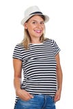 Mujer joven feliz con la camisa rayada y el sombrero Fotografía de archivo libre de regalías