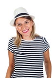 Mujer joven feliz con la camisa rayada y el sombrero Fotos de archivo libres de regalías