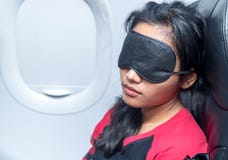 Mujer que duerme en un aeroplano foto de archivo Mujer que duerme en un aeroplano foto de archivo