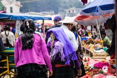 Mujer tradicional del maya en mercado en Chamula México fotos de archivo Mujer tradicional del maya en mercado en Chamula México fotos de archivo