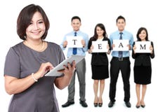Mujeres de negocios maduros felices con su personal, concepto del trabajo en equipo fotografía de archivo Mujeres de negocios maduros felices con su personal, concepto del trabajo en equipo fotografía de archivo