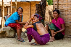 Mujeres nómadas Laos de la minoría étnica imagenes de archivo Mujeres nómadas Laos de la minoría étnica imagenes de archivo
