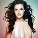 Mulher bonita com cabelo marrom longo - colorize o estilo foto de stock Mulher bonita com cabelo marrom longo - colorize o estilo foto de stock